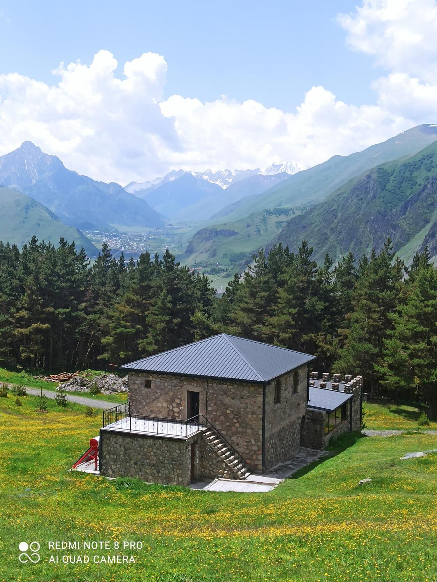 Crystal Kazbegi Hotel Ngoại thất bức ảnh